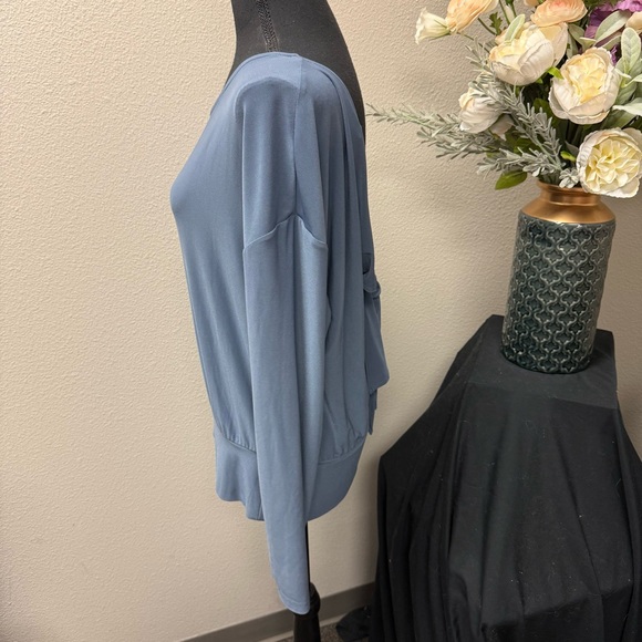 White House Black Market Blue Tie-Back Long Sleeve Peplum Blouse Soft Knit Sz L - Picture 2 of 7